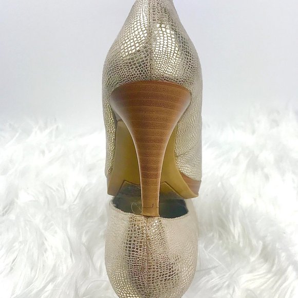 BANDOLINO Myhah Gold Metallic Peep Toe Heels, Sz 6 - Picture 7 of 8